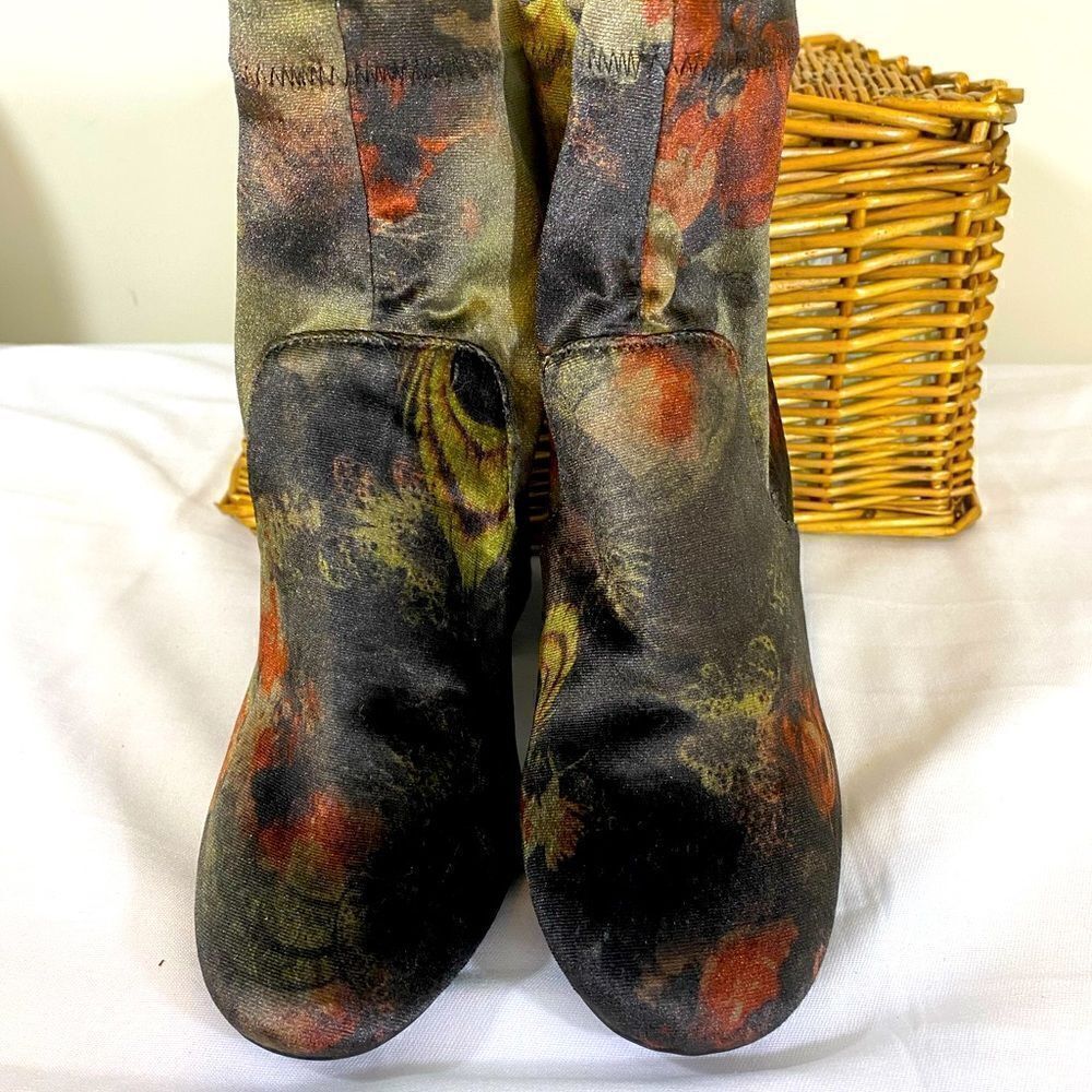 • A NEW DAY bootie • 7.5